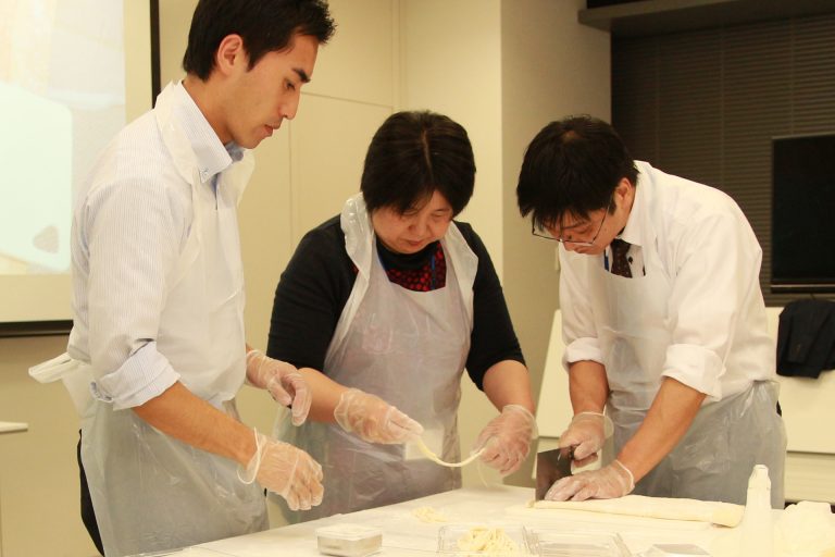 堺市・平井子ども会様 出張手打ちうどん作り体験 2016年6月5日 20161205-18.jpg – イリコスキー製麺所