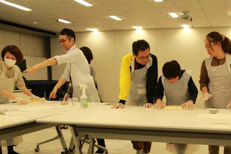 堺市・平井子ども会様 出張手打ちうどん作り体験 2016年6月5日 20161205-5.jpg – イリコスキー製麺所