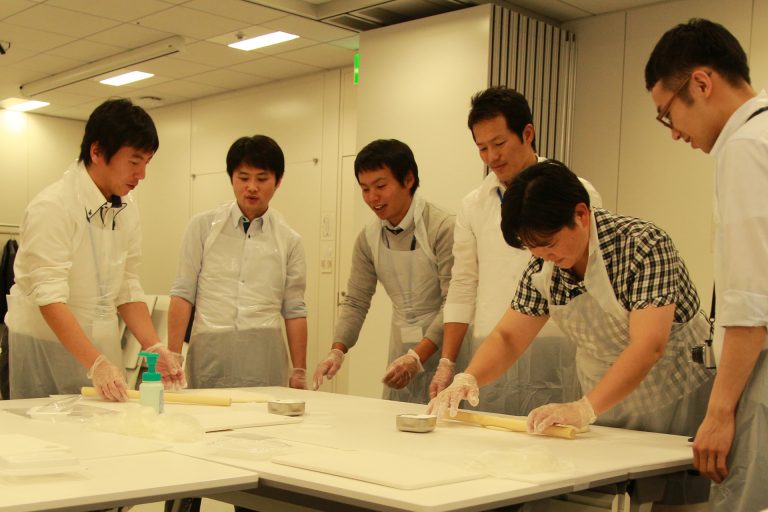 堺市・平井子ども会様 出張手打ちうどん作り体験 2016年6月5日 20161205-7.jpg – イリコスキー製麺所