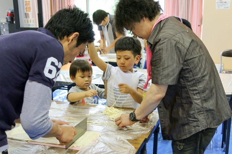 堺市・平井子ども会様 出張手打ちうどん作り体験 2016年6月5日 20170625-23.jpg – イリコスキー製麺所