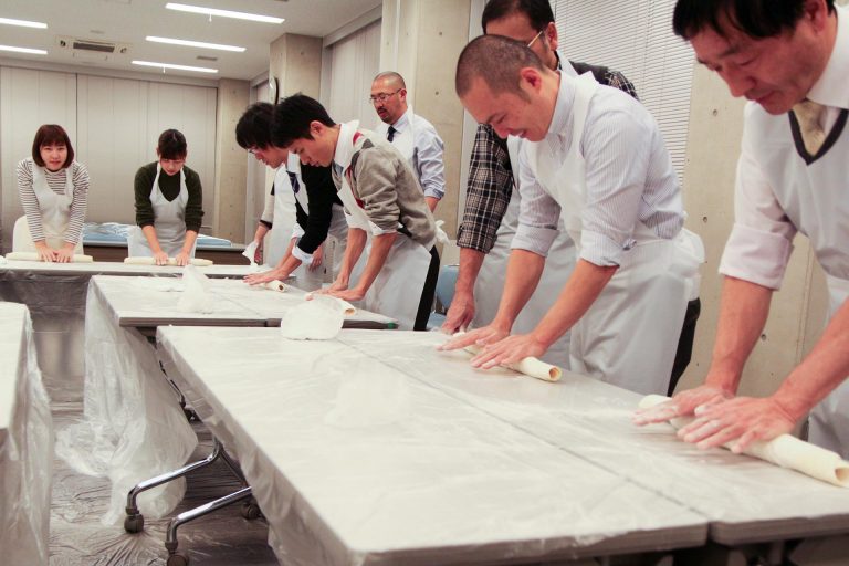 堺市・平井子ども会様 出張手打ちうどん作り体験 2016年6月5日 201711201-8.jpg – イリコスキー製麺所