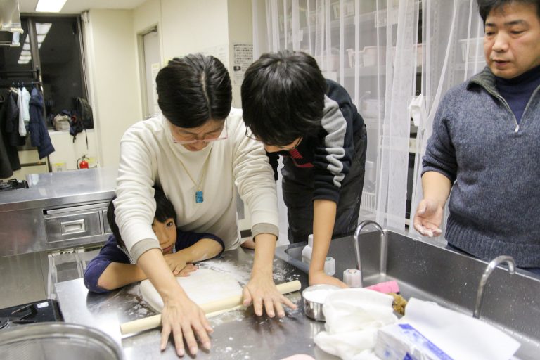 株式会社クボタ 本社阪神事務所さま@兵庫県尼崎市 出張手打ちうどん作り体験 2017年12月14日 201801262-2.jpg – イリコスキー製麺所