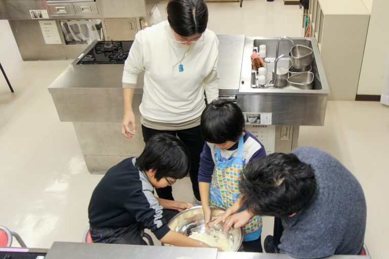 株式会社クボタ 本社阪神事務所さま@兵庫県尼崎市 出張手打ちうどん作り体験 2017年12月14日 201801262-4.jpg – イリコスキー製麺所