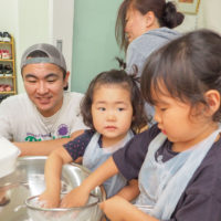 生地のさわり心地、どうですか。