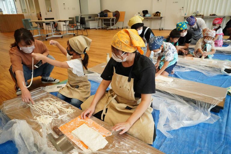 大阪市立豊里小学校PTA様＠大阪市東淀川区 出張手打ちうどん作り体験 2022年7月7日 A7C07469.jpg – イリコスキー製麺所