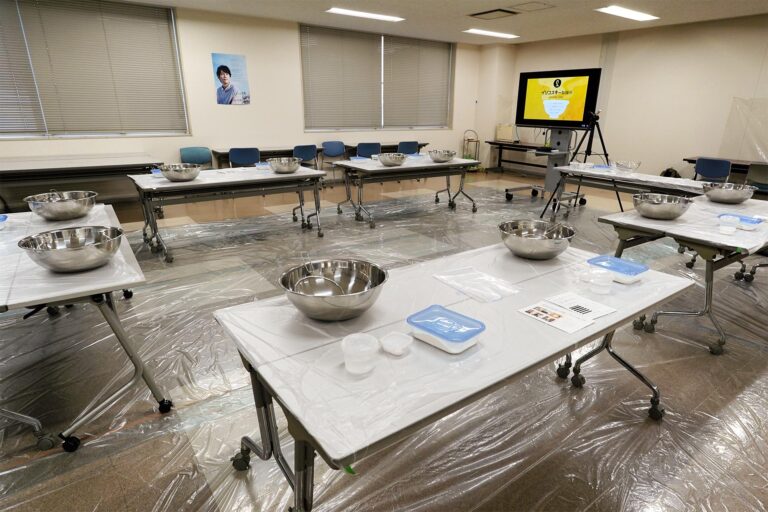 大阪市立豊里小学校PTA様＠大阪市東淀川区 出張手打ちうどん作り体験 2022年7月7日 A7C09489.jpg – イリコスキー製麺所