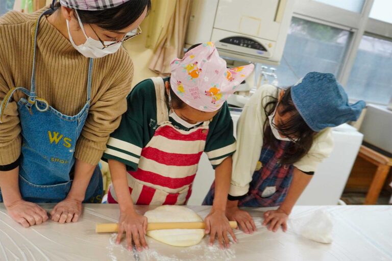 大阪市立豊里小学校PTA様＠大阪市東淀川区 出張手打ちうどん作り体験 2022年7月7日 3.jpg – イリコスキー製麺所