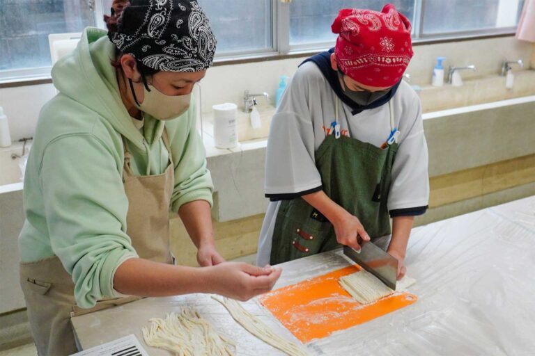 大阪市立豊里小学校PTA様＠大阪市東淀川区 出張手打ちうどん作り体験 2022年7月7日 5.jpg – イリコスキー製麺所